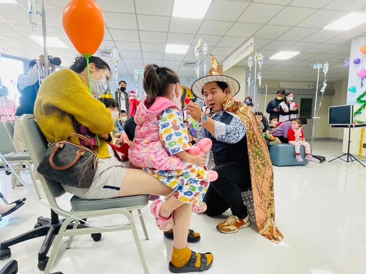 安安光曜公益協會聖誕前夕,藉社福活動共同溫暖馬偕病童的心 安安光曜公益協會聖誕前夕,藉社福活動共同溫暖馬偕病童的心