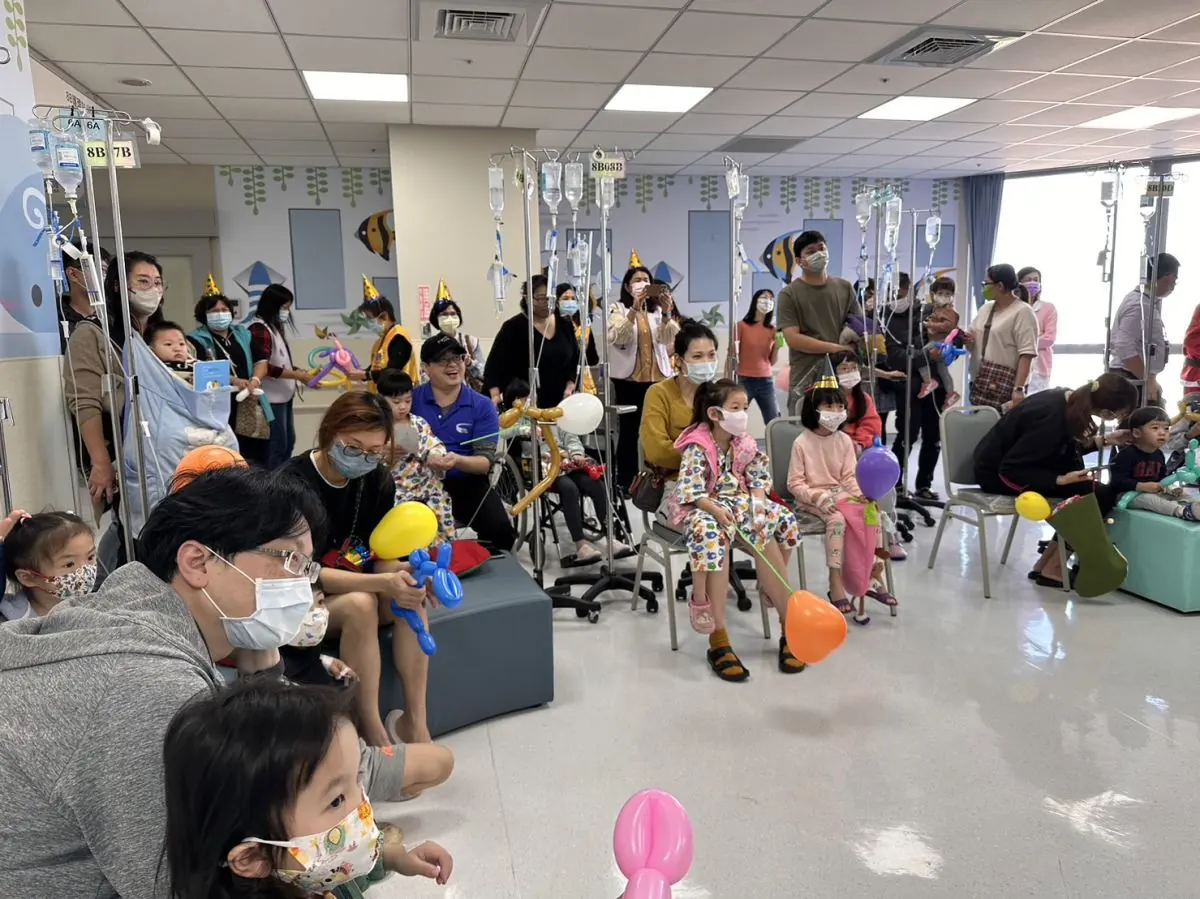 安安光曜公益協會聖誕前夕,藉社福活動共同溫暖馬偕病童的心 安安光曜公益協會聖誕前夕,藉社福活動共同溫暖馬偕病童的心