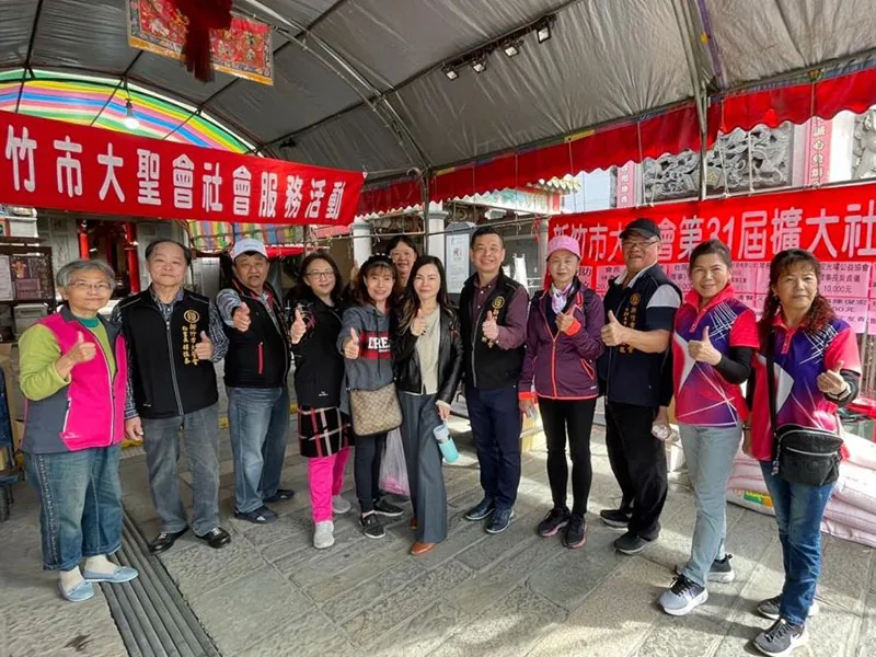 金愛爾文教林執行長和吳執行長寒冬送暖，傳播愛心種子，溫暖更多清寒家